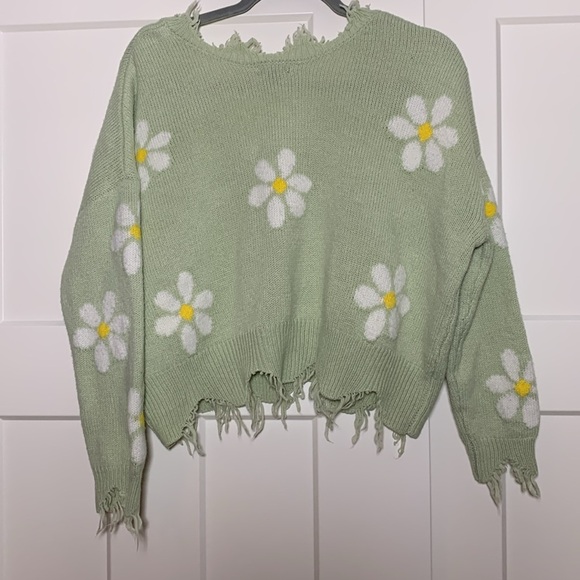 {Rue21} Green Daisy V-Neck Sweater - Picture 2 of 2